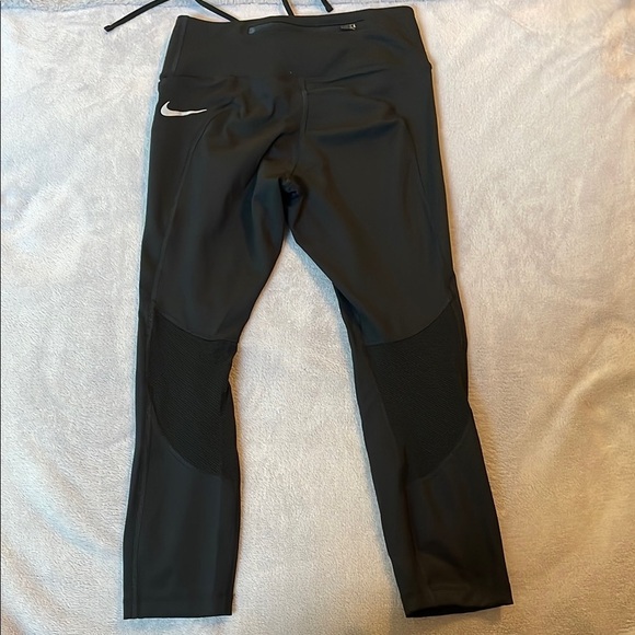 Nike Black Dri Fit Capri Leggings Performance Wear - Picture 3 of 7